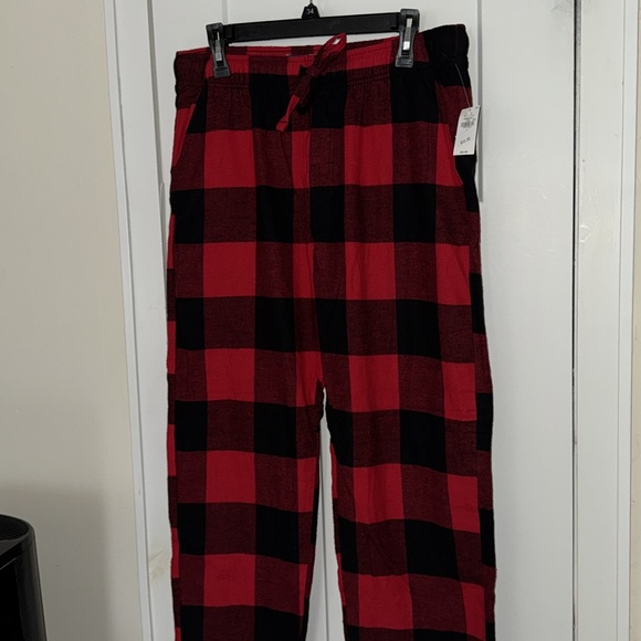 Old Navy, black and red flannel pajamas, size large elastic waistband NWT - Picture 1 of 8